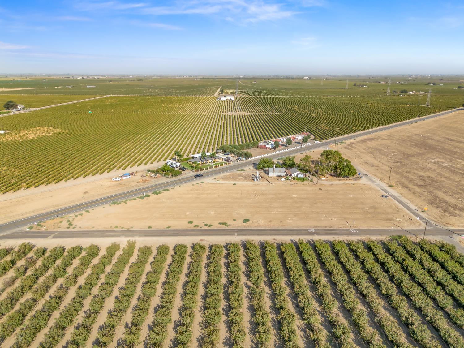 5920 W Springfield Ave, Raisin City, CA 93652