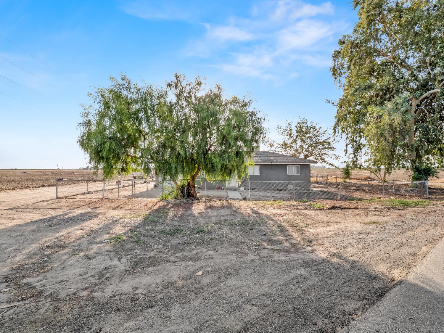 9707 S Henderson Rd, Raisin City, CA 93652