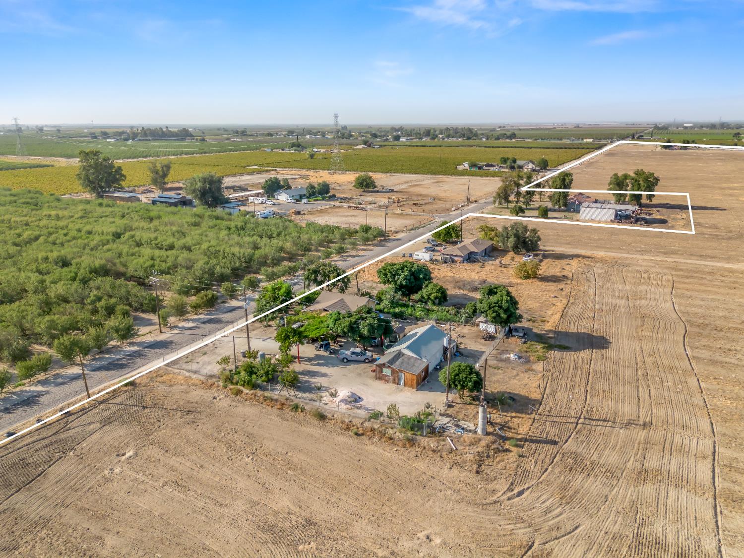 9890 S Hayes Ave, Raisin City, CA 93652