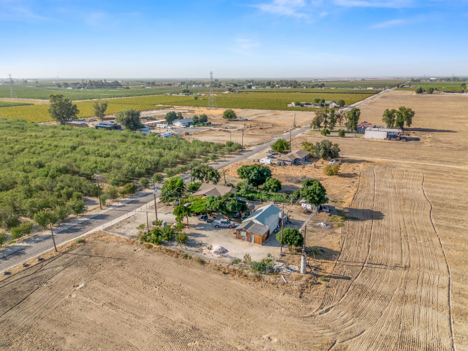 9890 S Hayes Ave, Raisin City, CA 93652