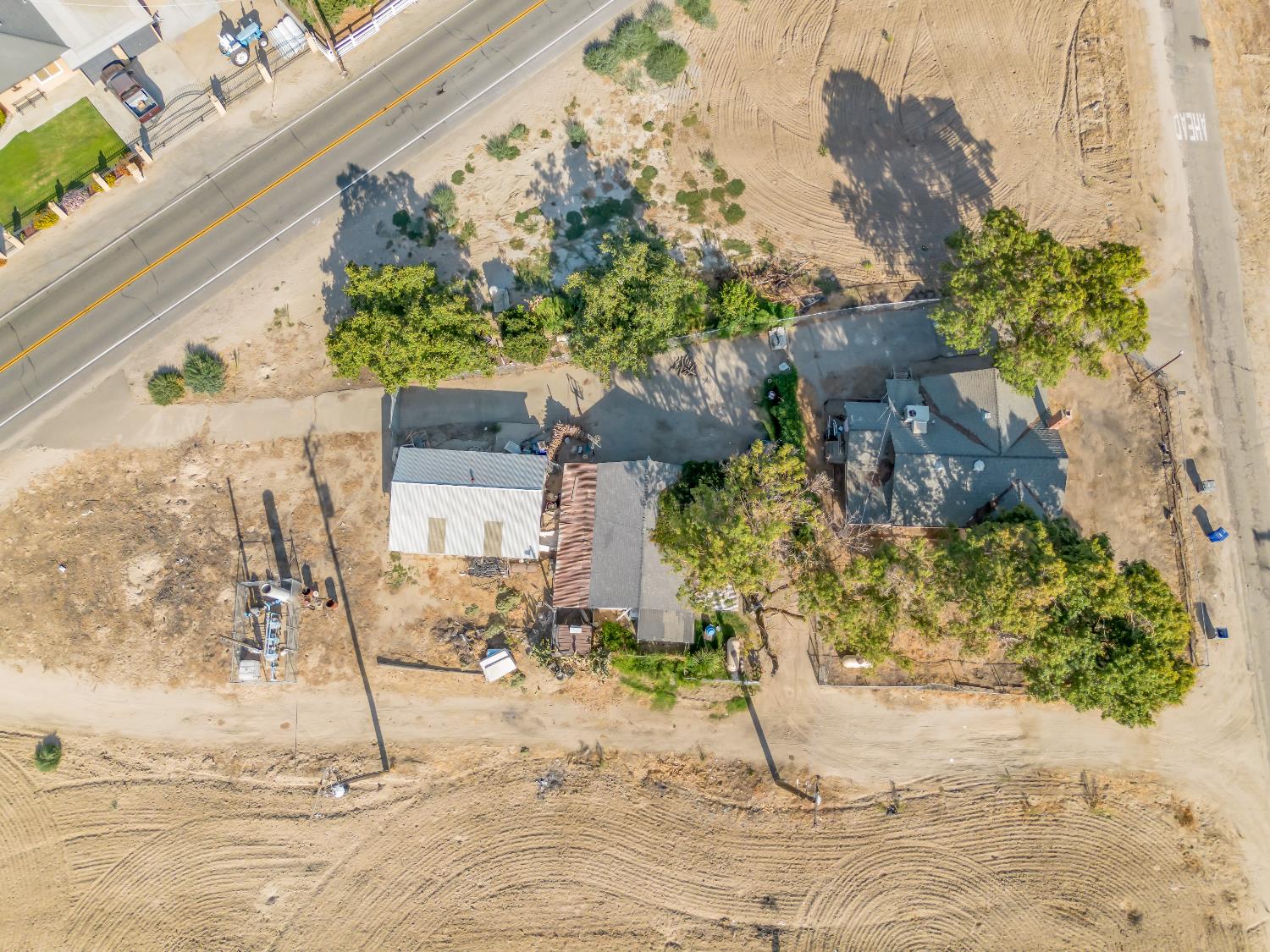 9890 S Hayes Ave, Raisin City, CA 93652