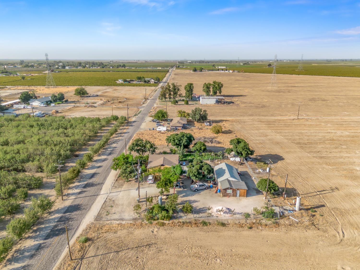 9890 S Hayes Ave, Raisin City, CA 93652