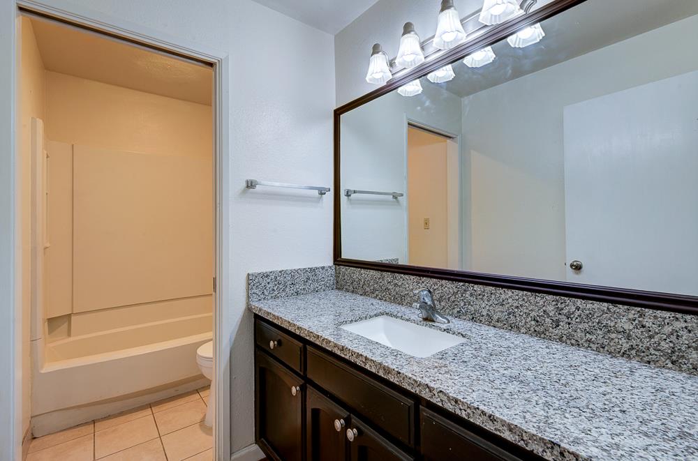 7675 N 1st St #117, Fresno, CA 93720