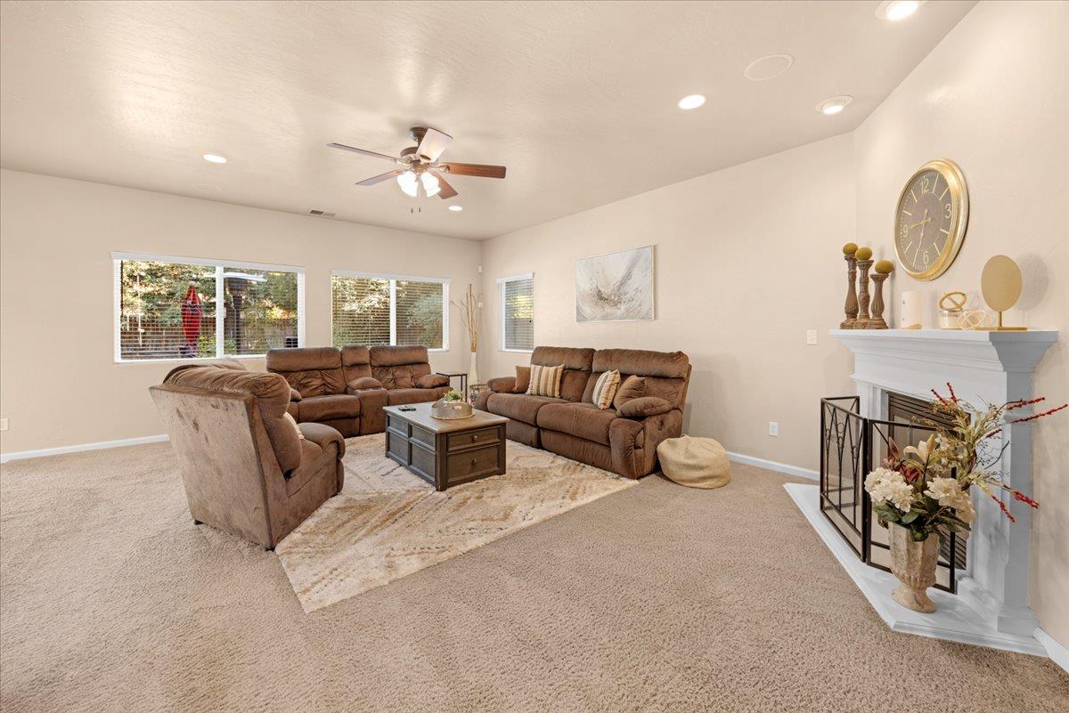 2941 Redington Ave, Clovis, CA 93619