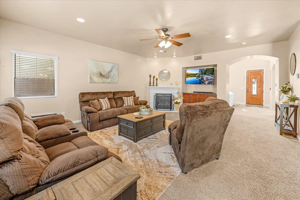 2941 Redington Ave, Clovis, CA 93619