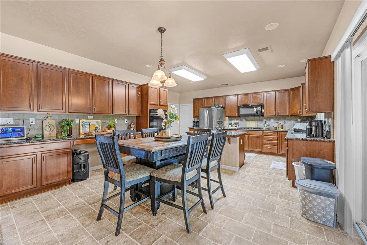 2941 Redington Ave, Clovis, CA 93619