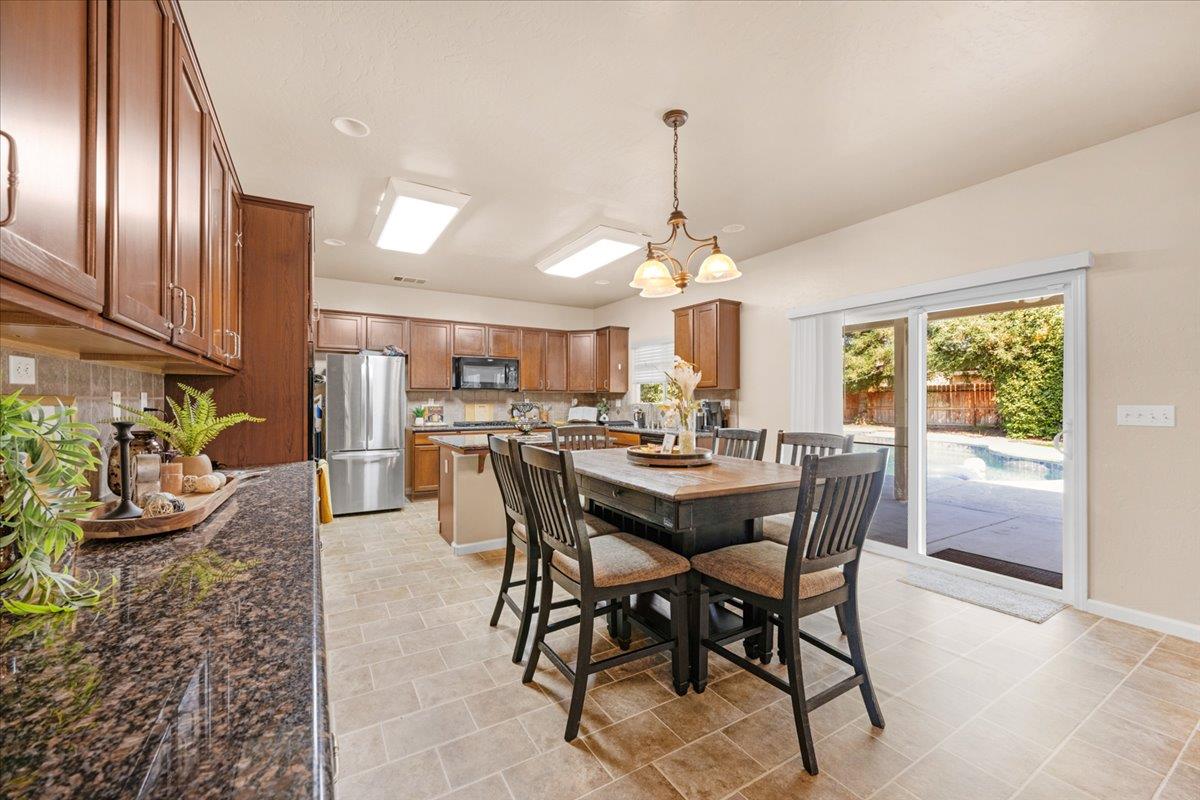 2941 Redington Ave, Clovis, CA 93619