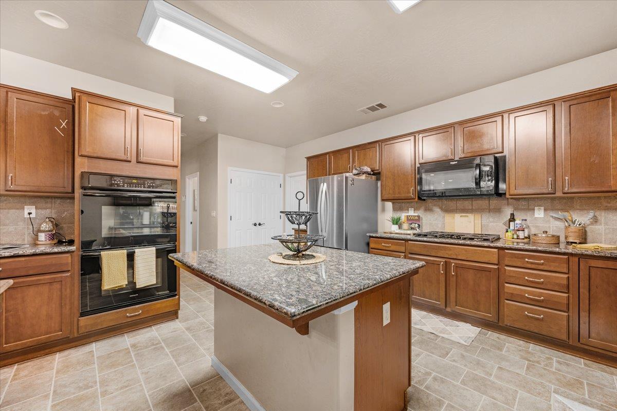 2941 Redington Ave, Clovis, CA 93619