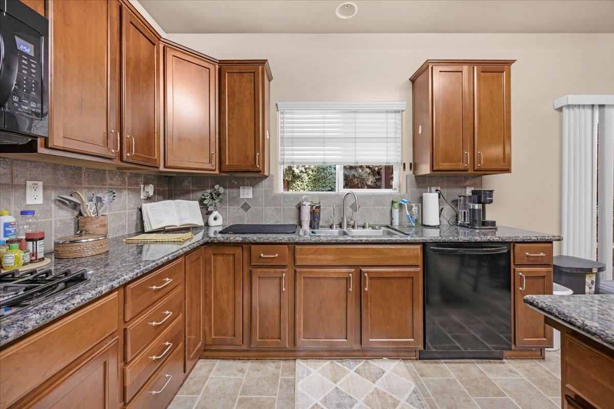 2941 Redington Ave, Clovis, CA 93619