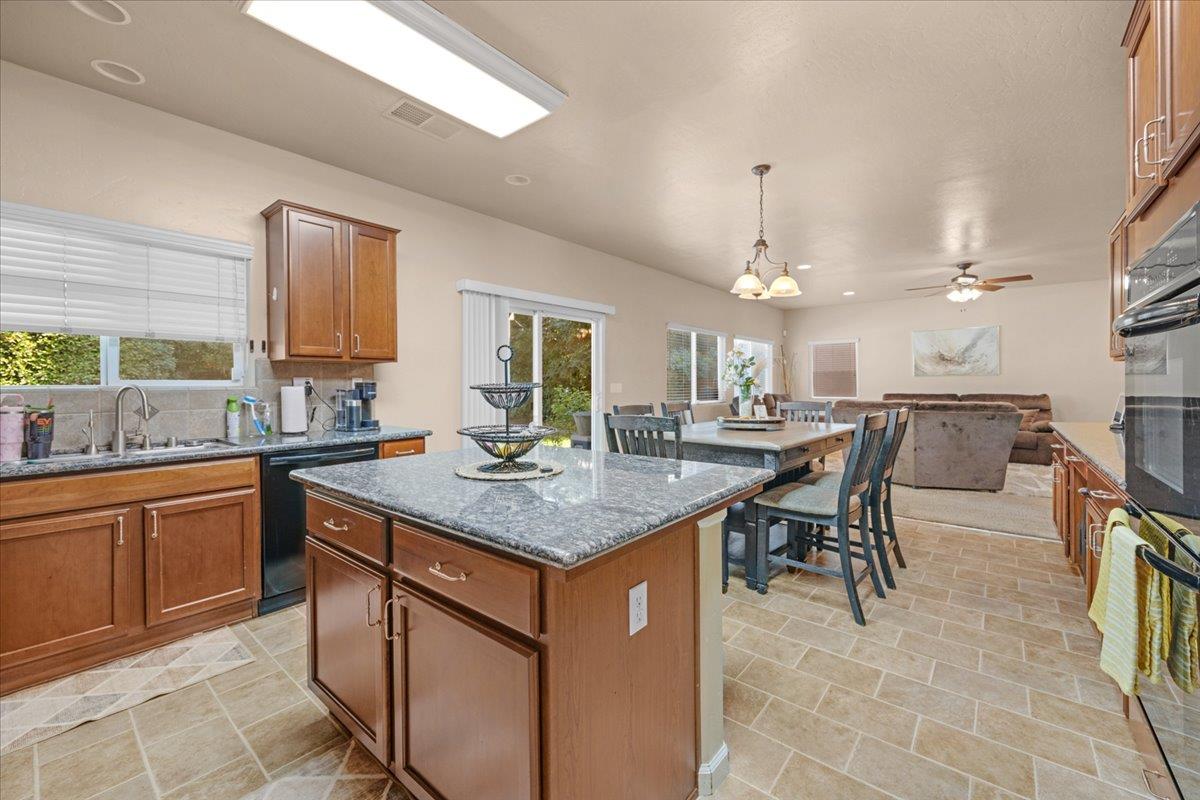 2941 Redington Ave, Clovis, CA 93619