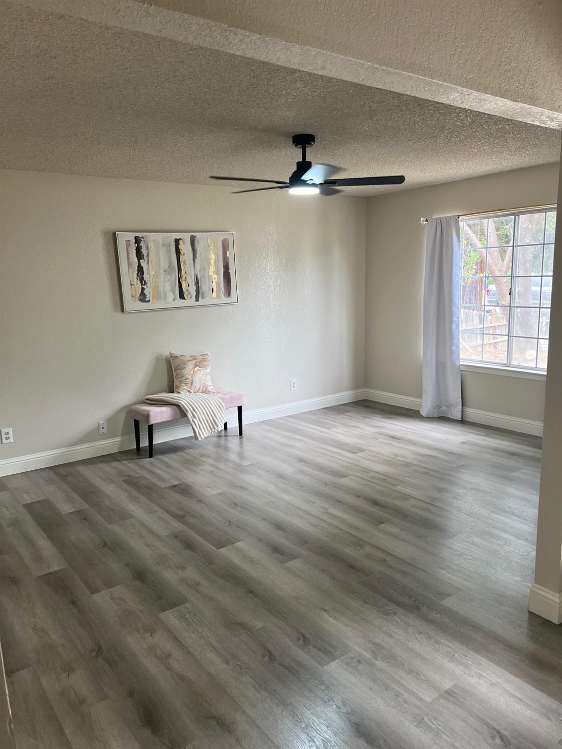 2071 E Cromwell Ave, Fresno, CA 93720