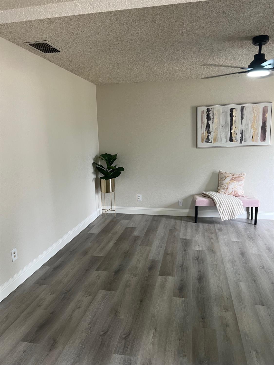 2071 E Cromwell Ave, Fresno, CA 93720