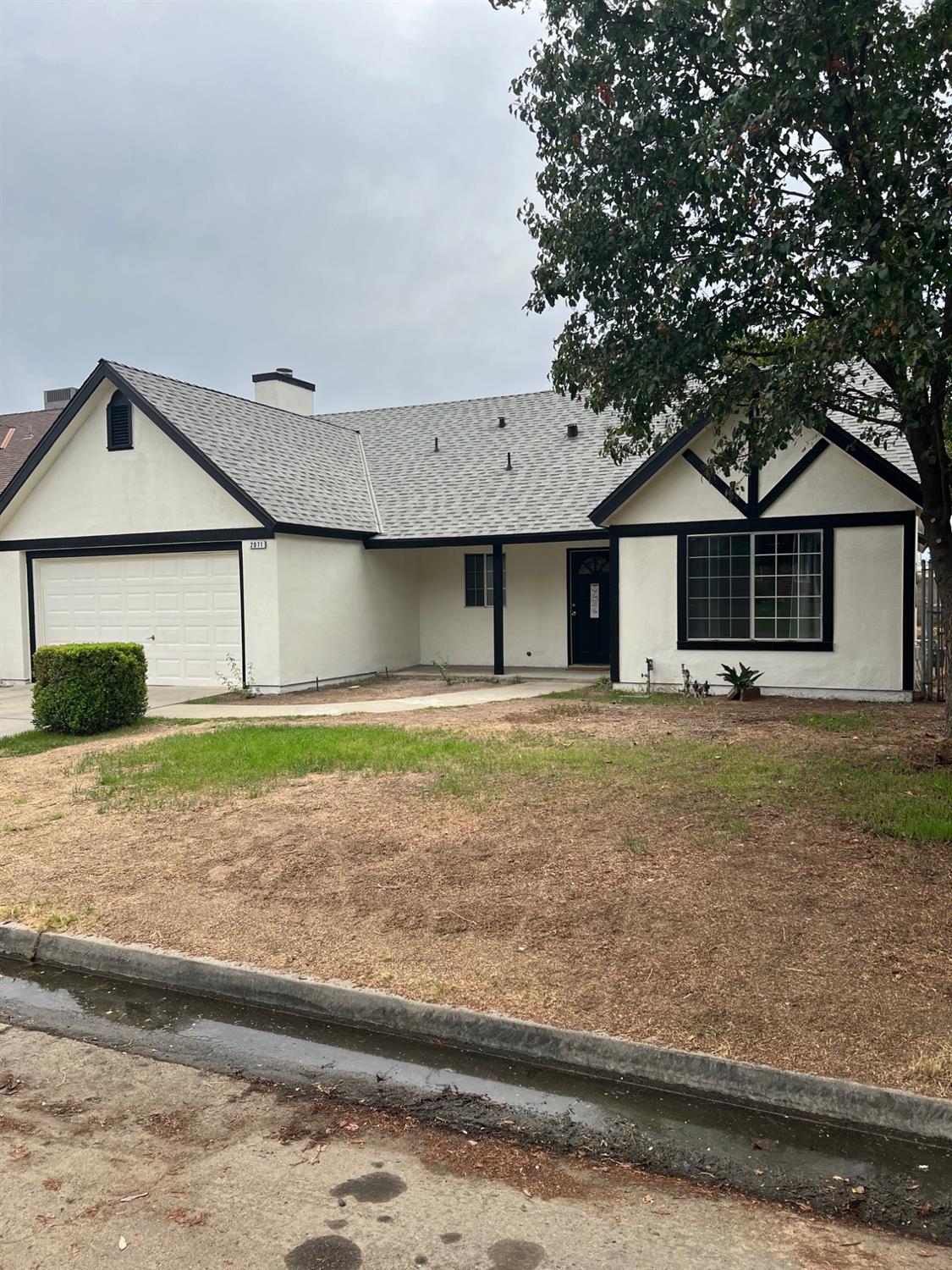 2071 E Cromwell Ave, Fresno, CA 93720