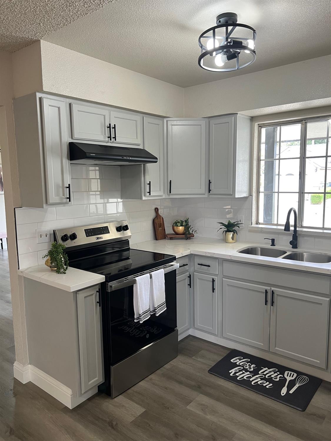 2071 E Cromwell Ave, Fresno, CA 93720