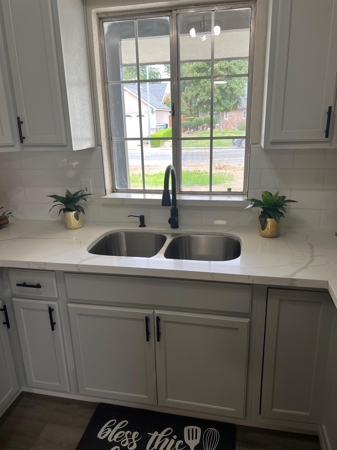 2071 E Cromwell Ave, Fresno, CA 93720