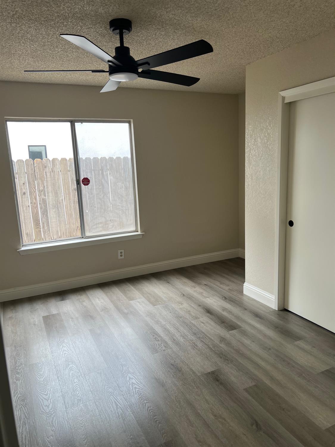 2071 E Cromwell Ave, Fresno, CA 93720