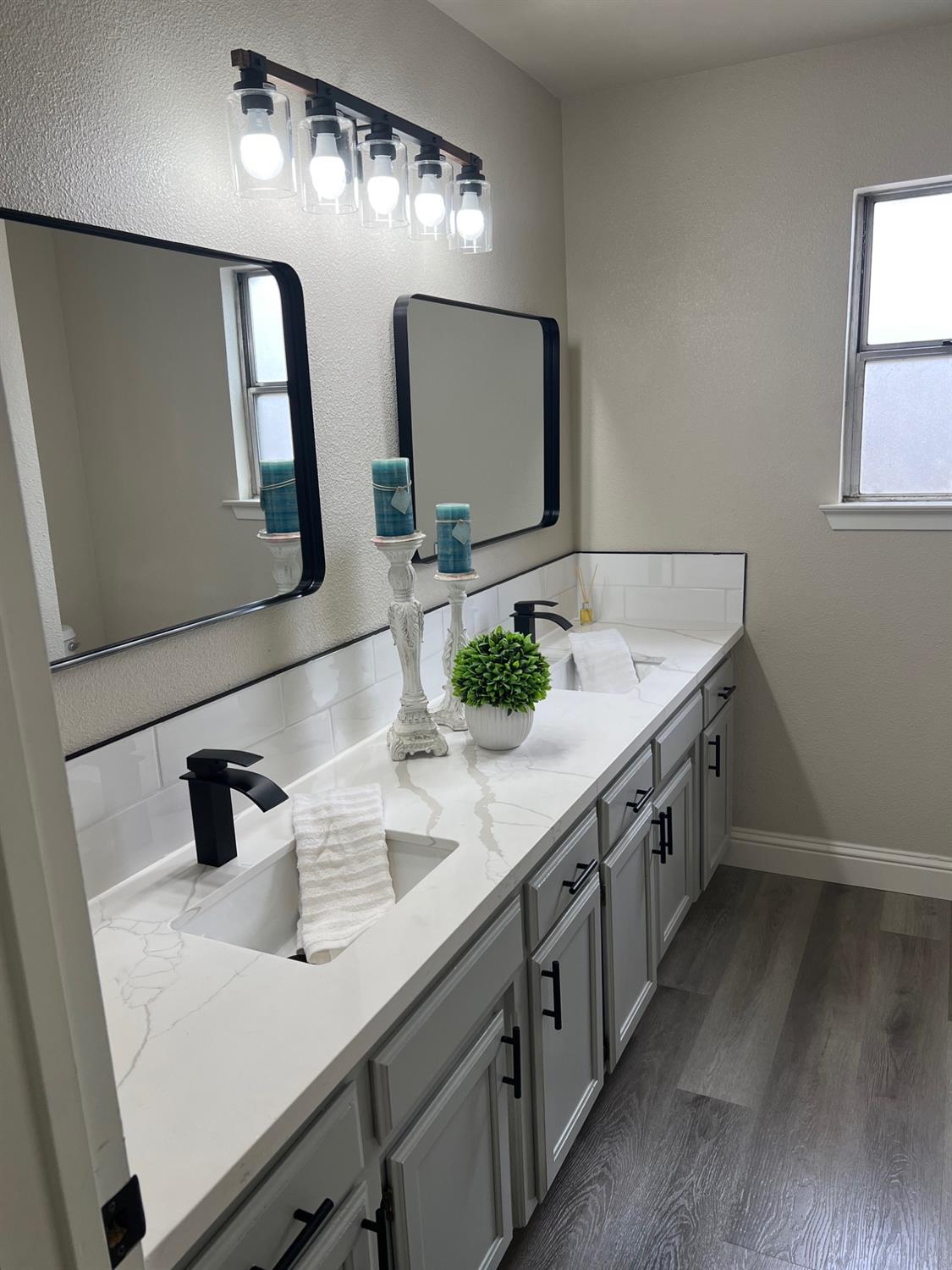 2071 E Cromwell Ave, Fresno, CA 93720