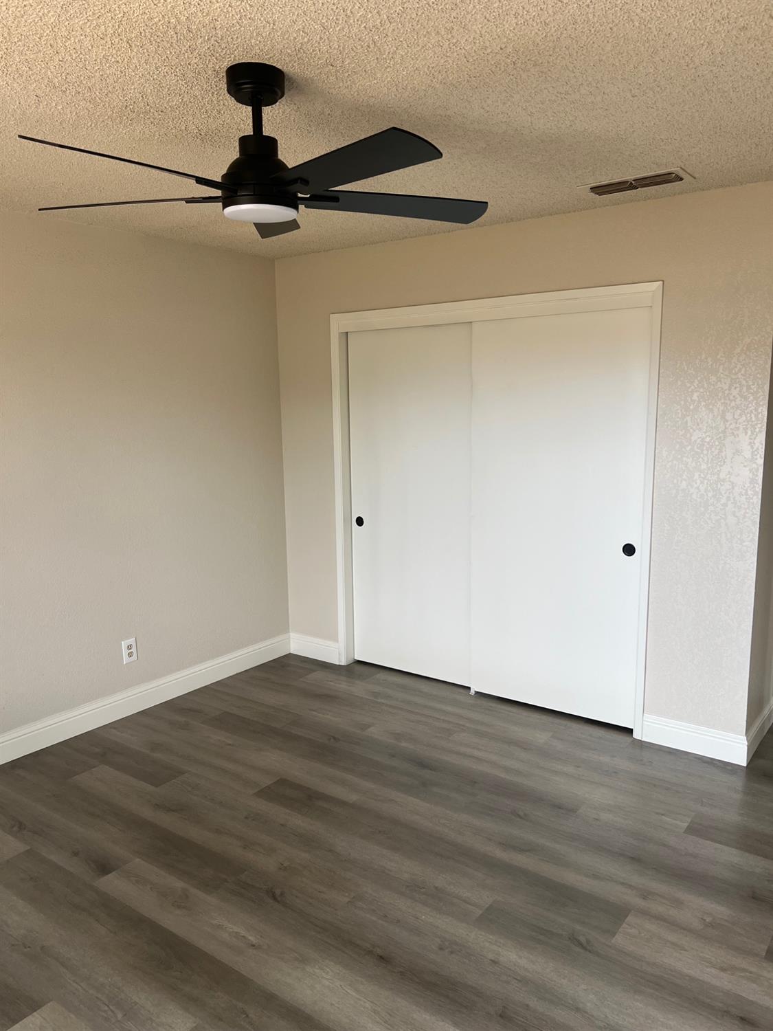 2071 E Cromwell Ave, Fresno, CA 93720