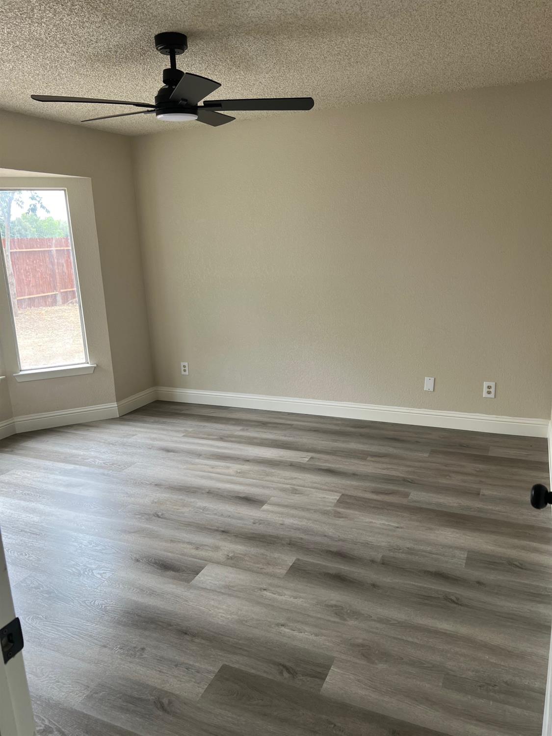 2071 E Cromwell Ave, Fresno, CA 93720