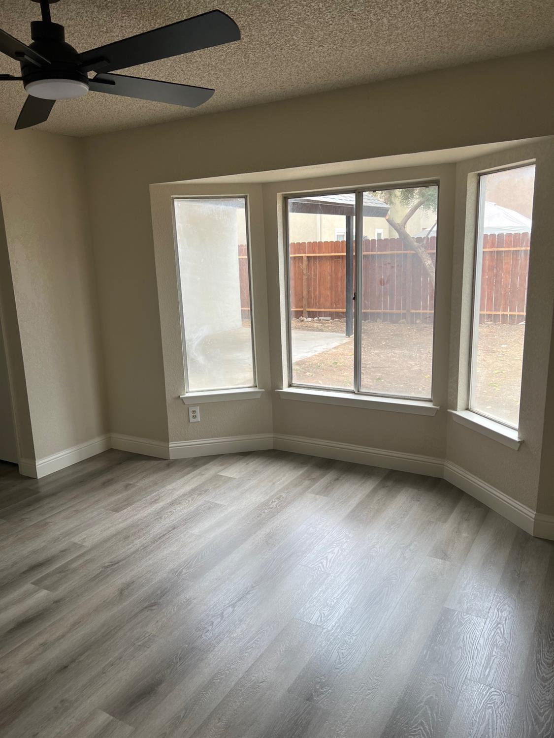 2071 E Cromwell Ave, Fresno, CA 93720