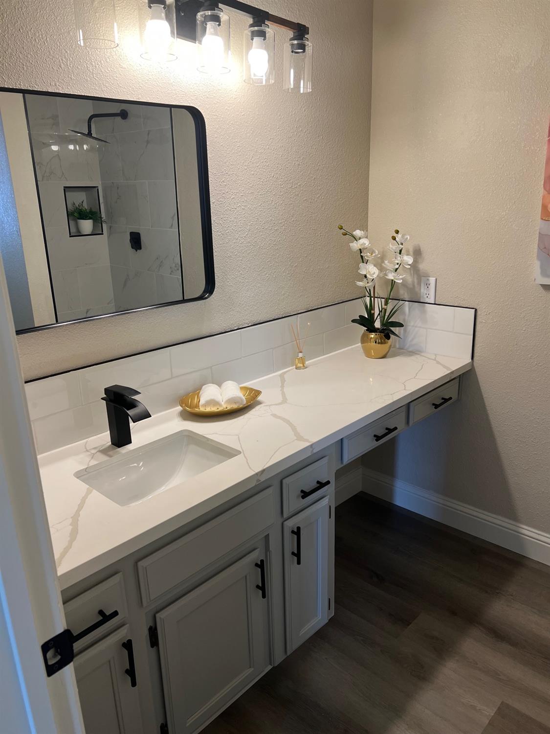 2071 E Cromwell Ave, Fresno, CA 93720