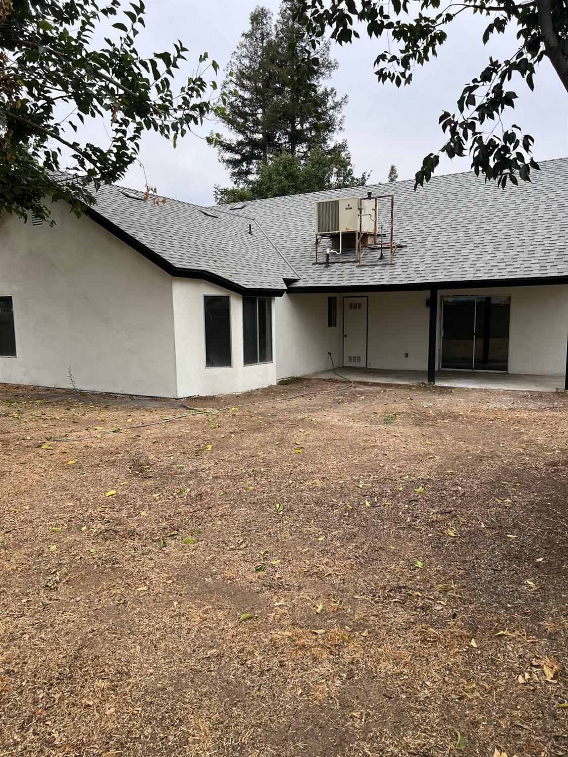 2071 E Cromwell Ave, Fresno, CA 93720