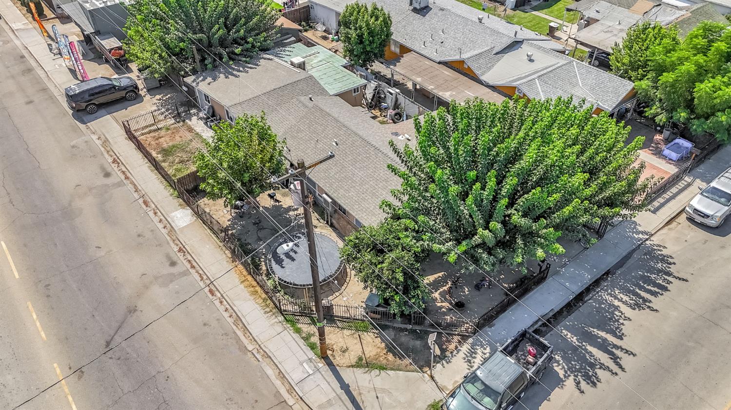 255 J St, Parlier, CA 93648