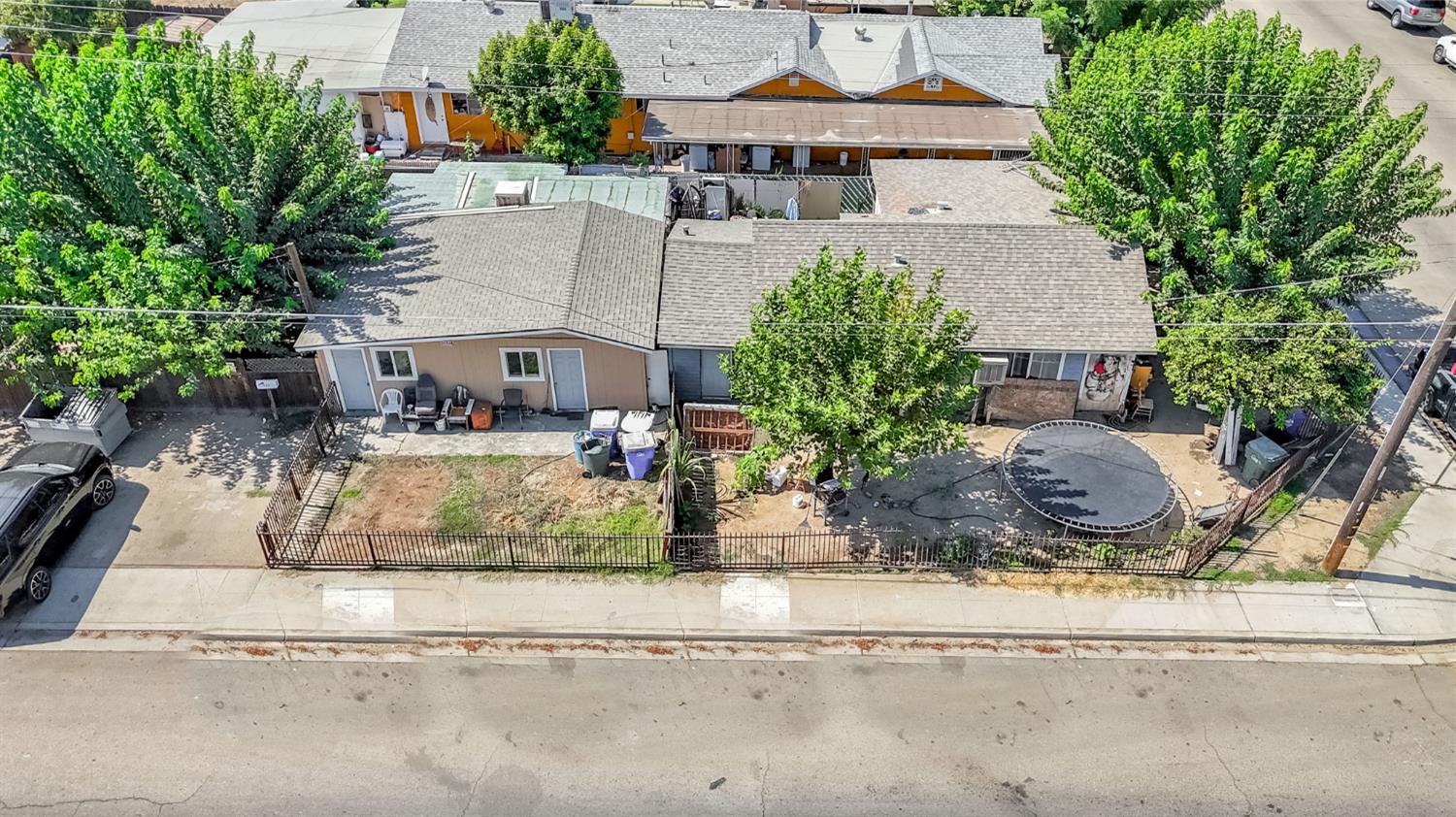 255 J St, Parlier, CA 93648