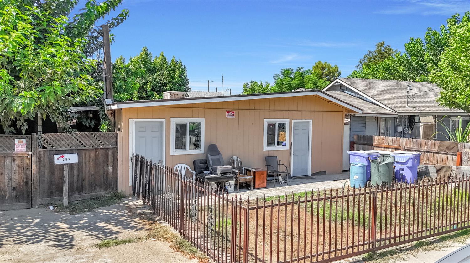 255 J St, Parlier, CA 93648