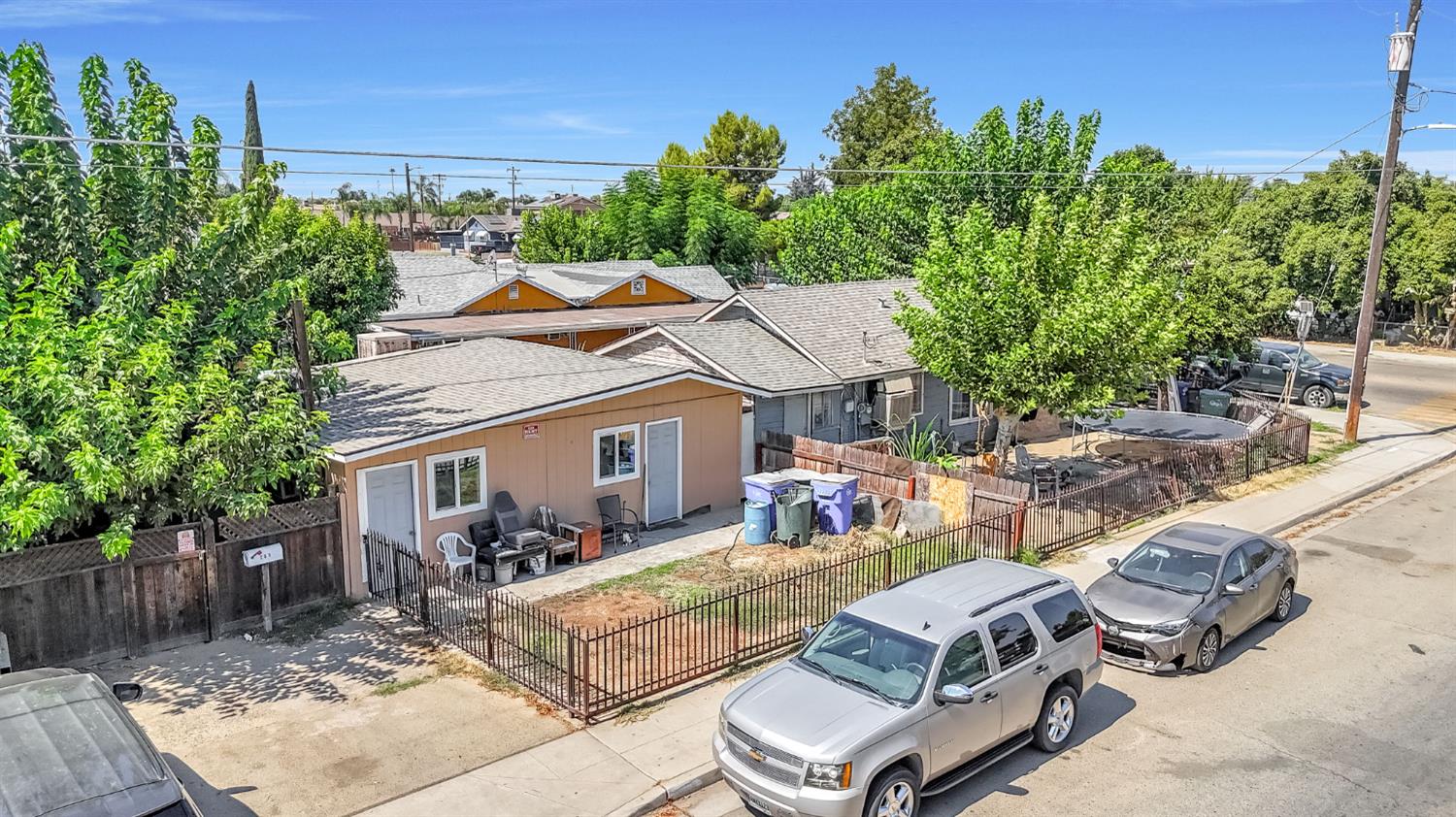 255 J St, Parlier, CA 93648