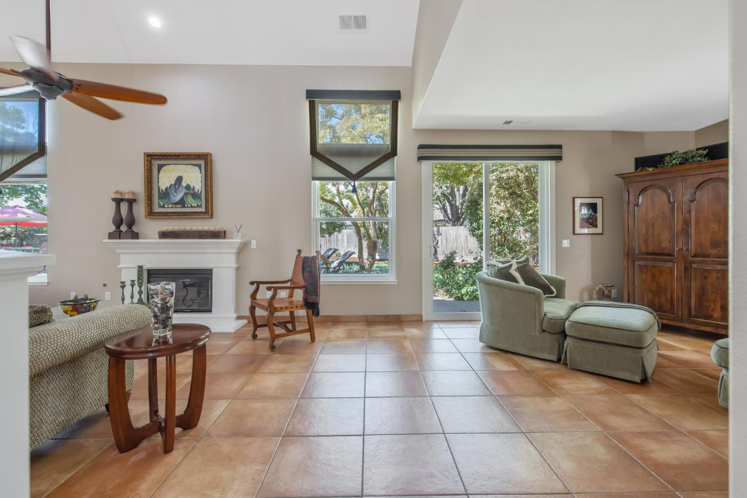 6030 W Country Ct, Visalia, CA 93277