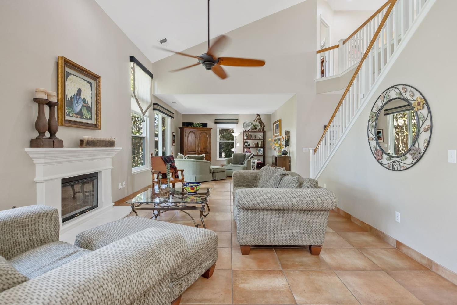 6030 W Country Ct, Visalia, CA 93277