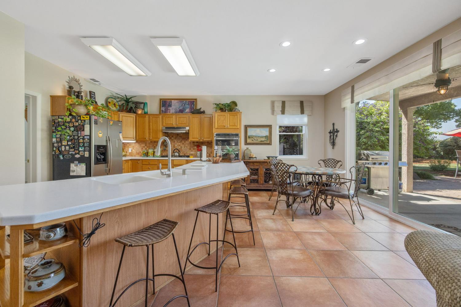 6030 W Country Ct, Visalia, CA 93277