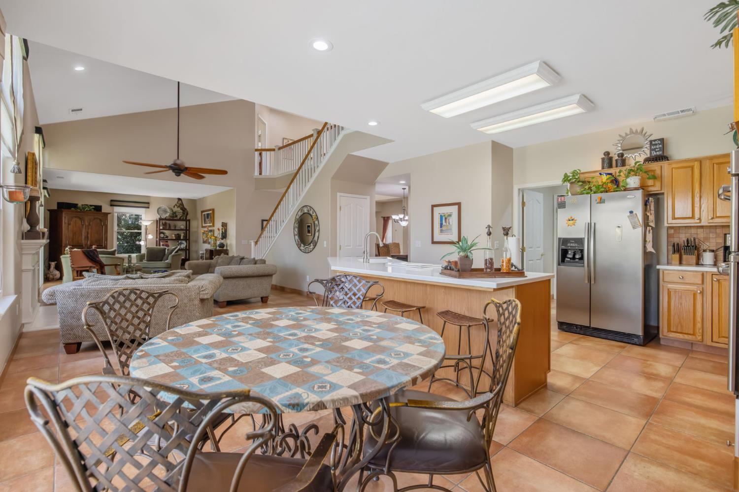 6030 W Country Ct, Visalia, CA 93277