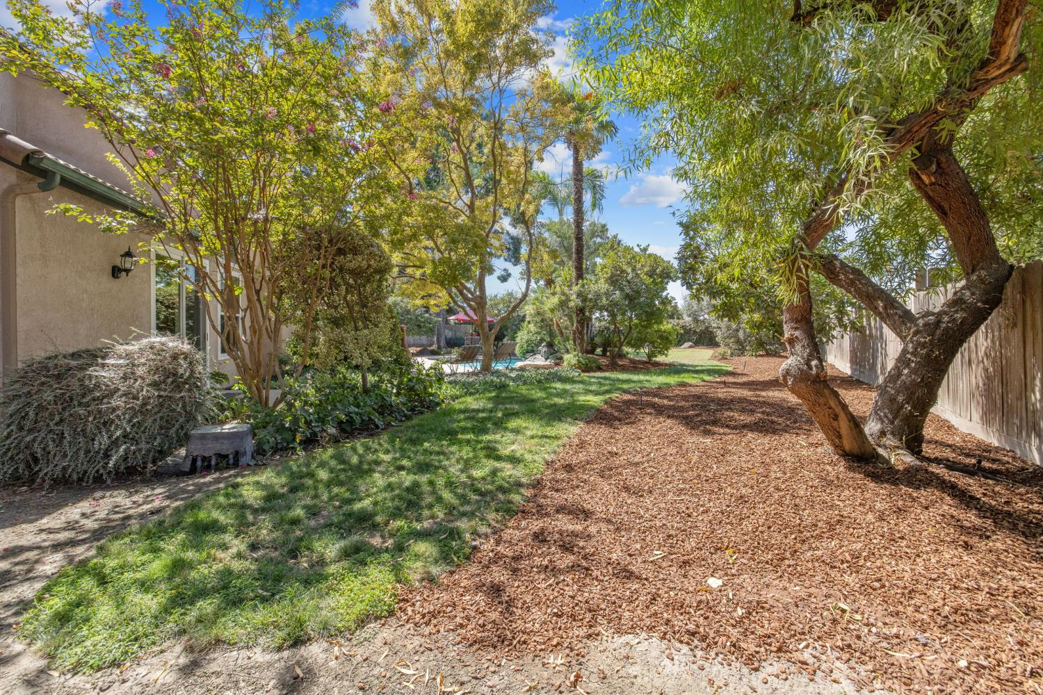 6030 W Country Ct, Visalia, CA 93277