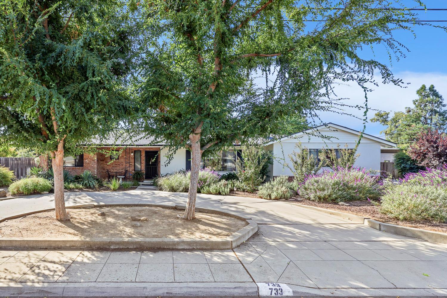 733 W Gettysburg Ave, Fresno, CA 93705