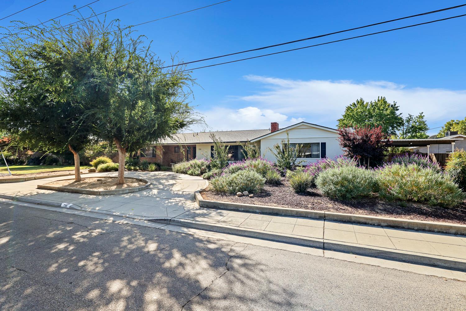 733 W Gettysburg Ave, Fresno, CA 93705