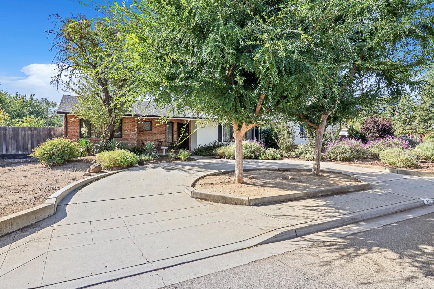 733 W Gettysburg Ave, Fresno, CA 93705