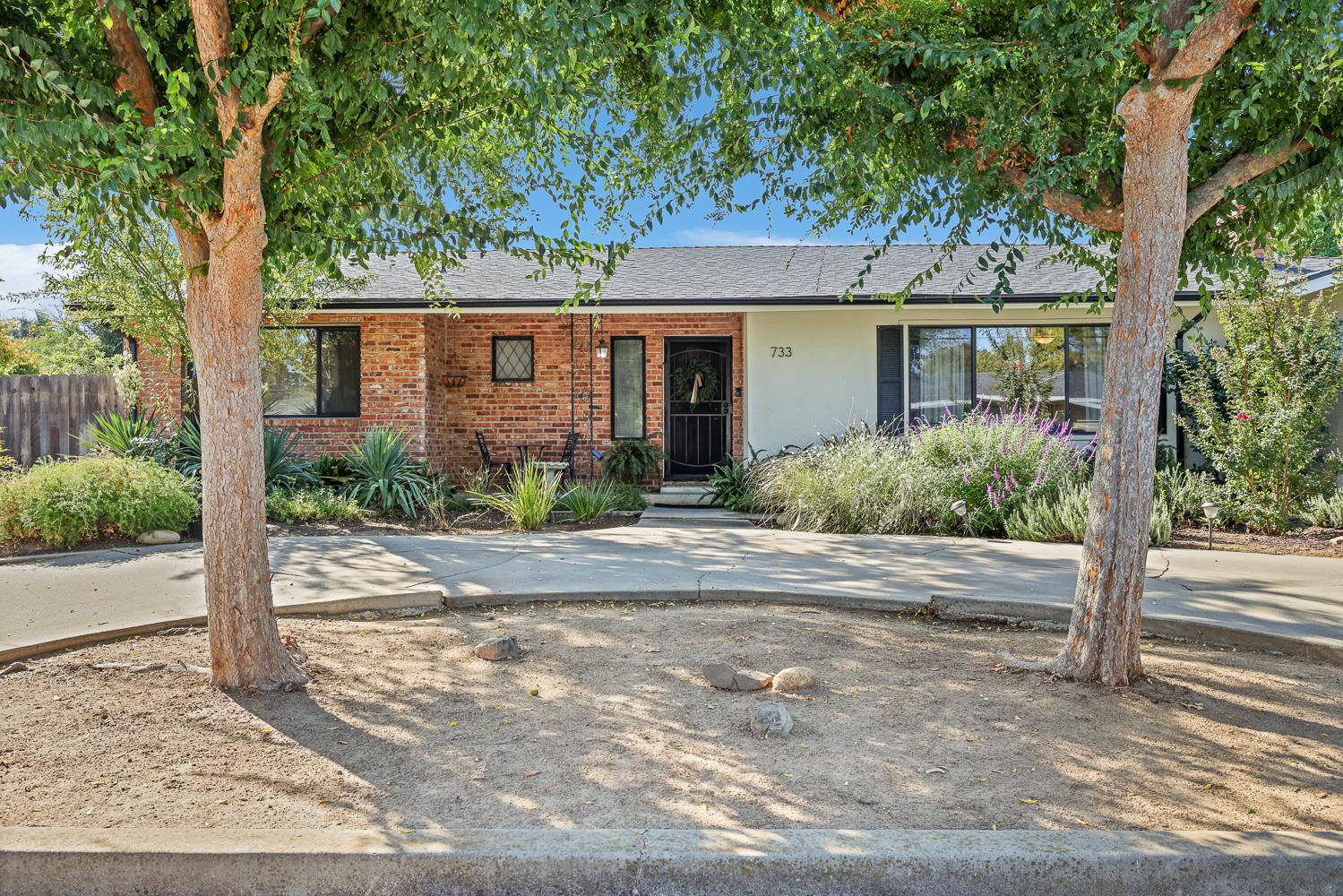 733 W Gettysburg Ave, Fresno, CA 93705