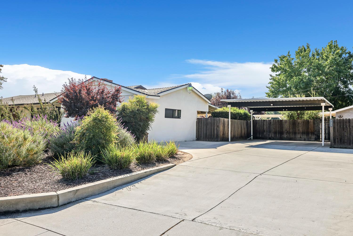 733 W Gettysburg Ave, Fresno, CA 93705