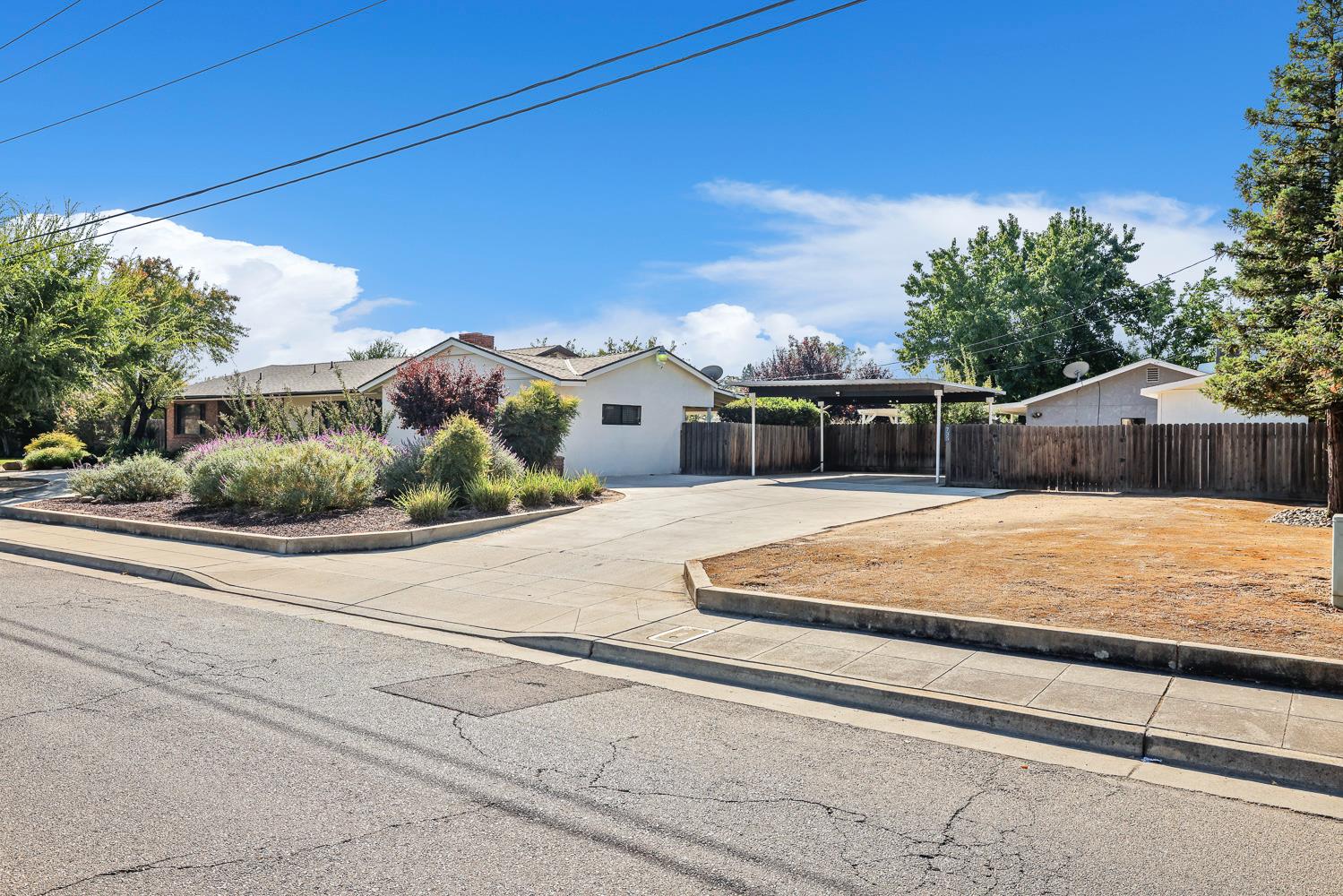 733 W Gettysburg Ave, Fresno, CA 93705