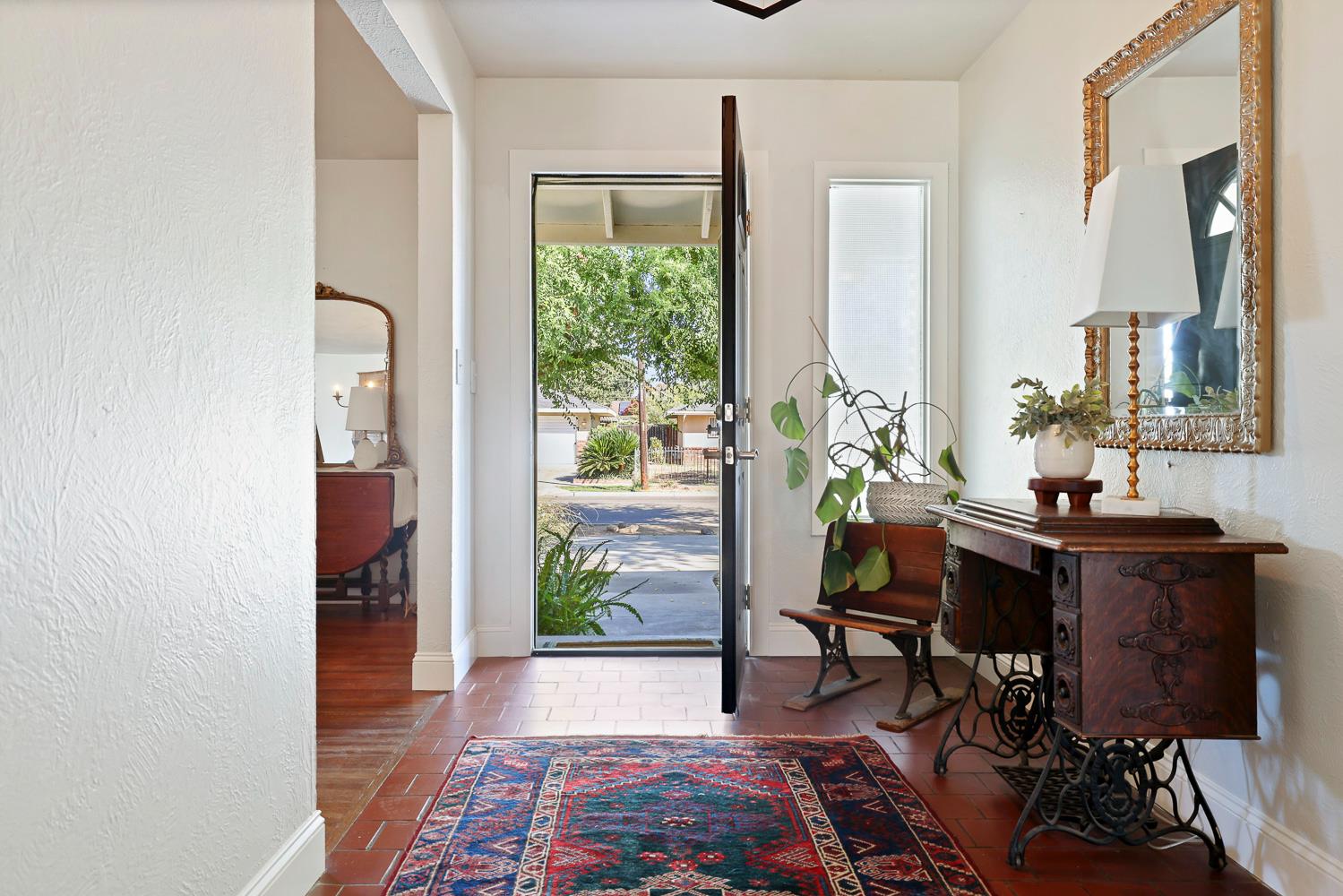 733 W Gettysburg Ave, Fresno, CA 93705