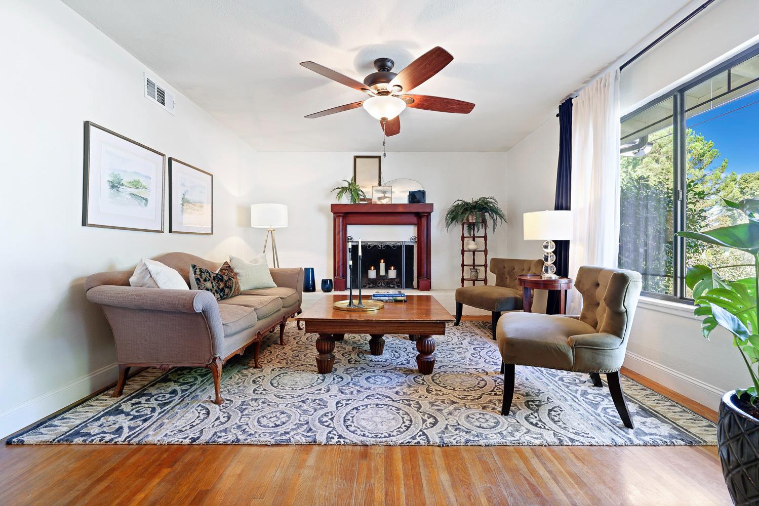 733 W Gettysburg Ave, Fresno, CA 93705