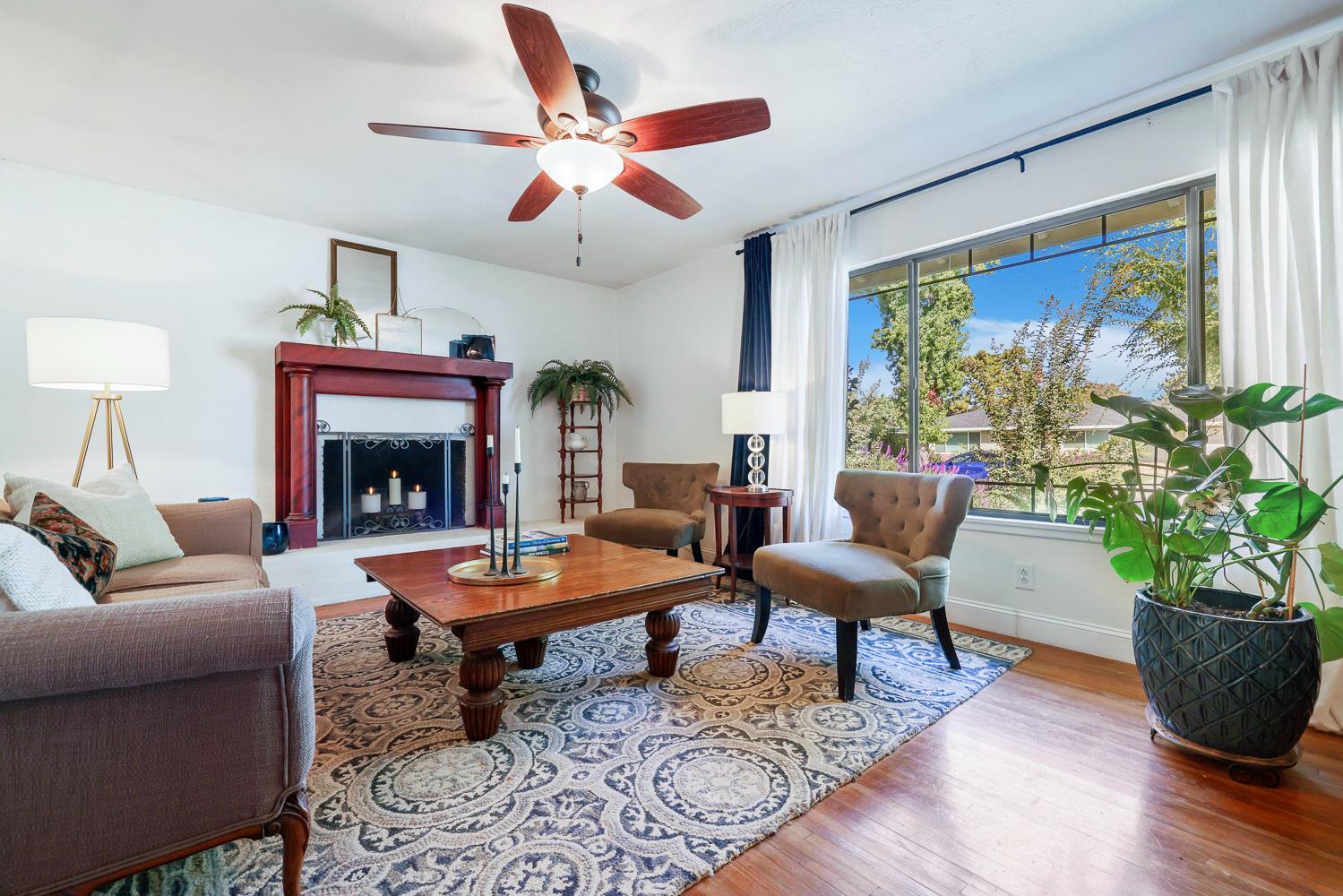 733 W Gettysburg Ave, Fresno, CA 93705