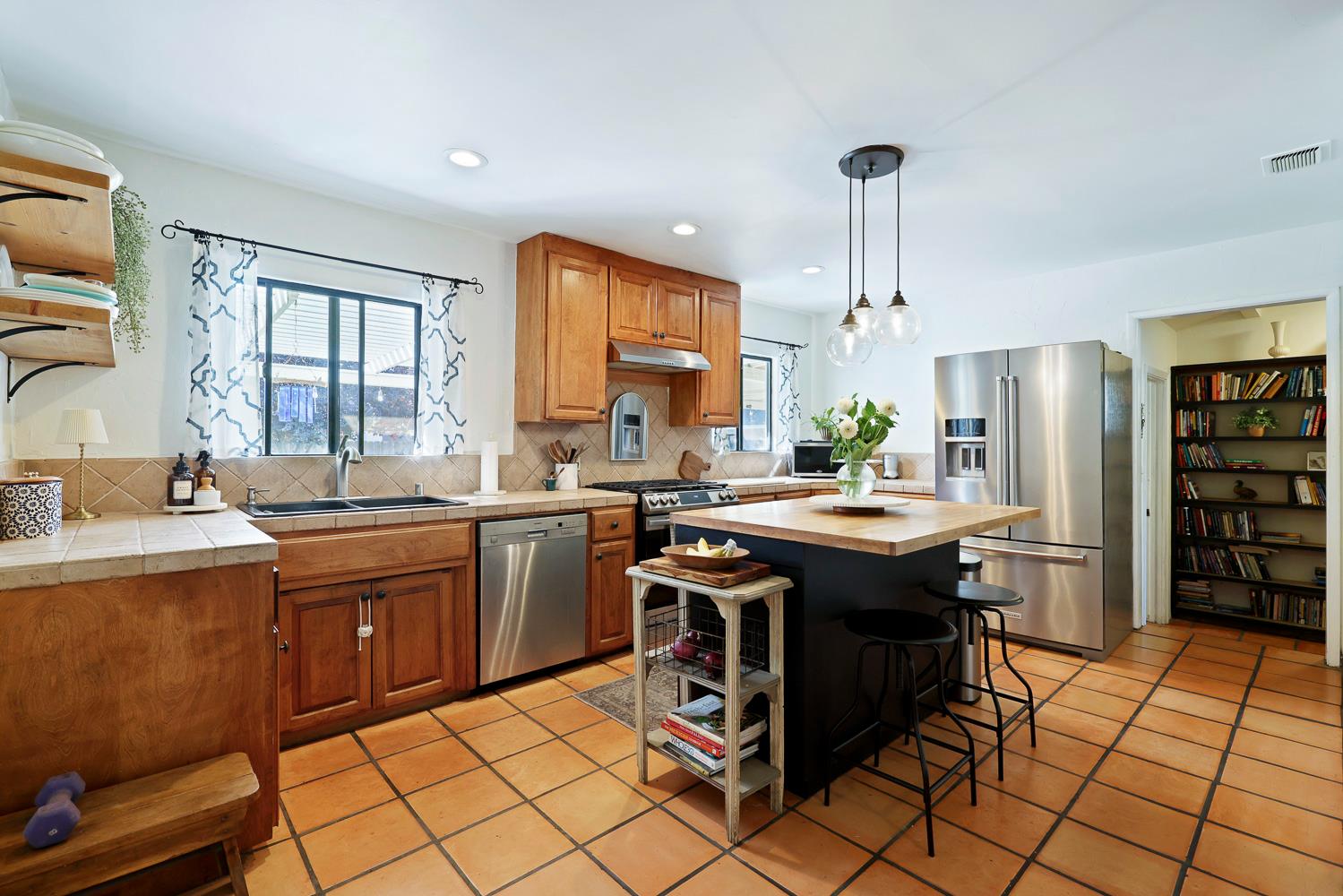 733 W Gettysburg Ave, Fresno, CA 93705