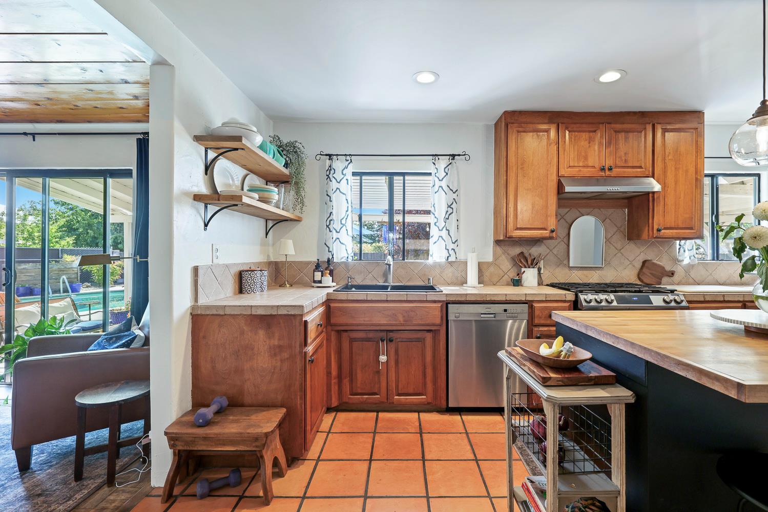 733 W Gettysburg Ave, Fresno, CA 93705