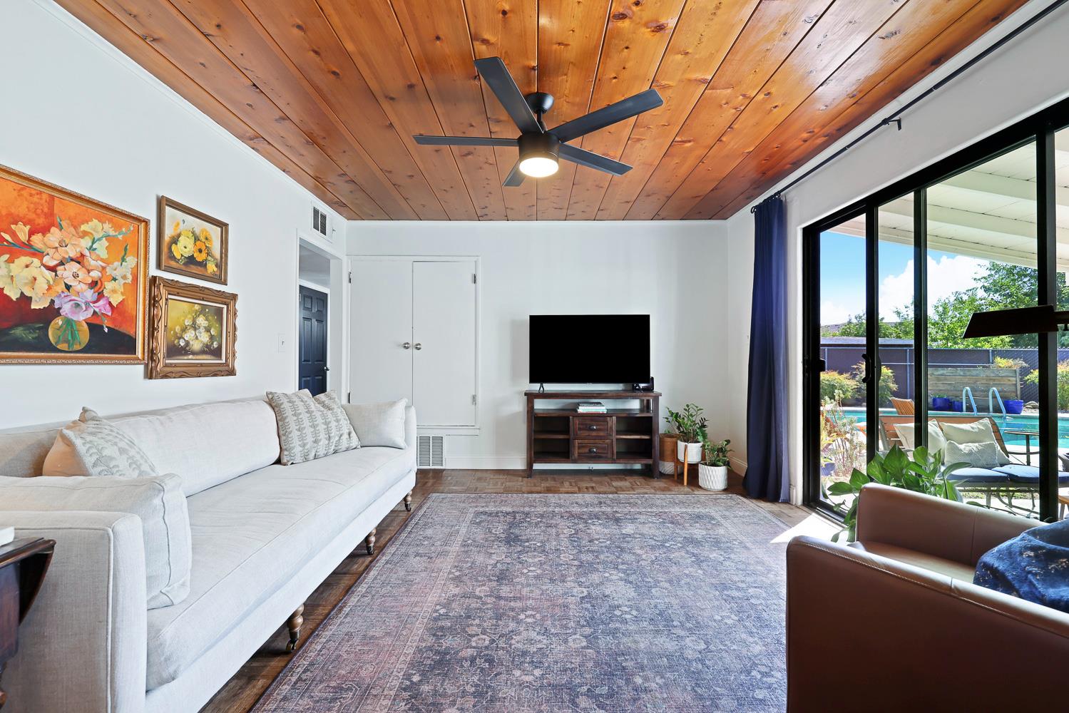 733 W Gettysburg Ave, Fresno, CA 93705