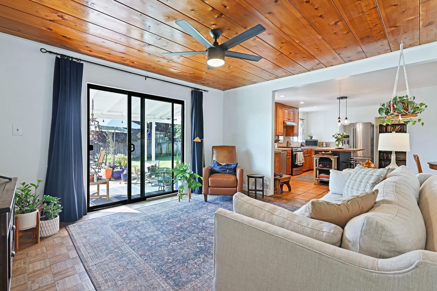 733 W Gettysburg Ave, Fresno, CA 93705