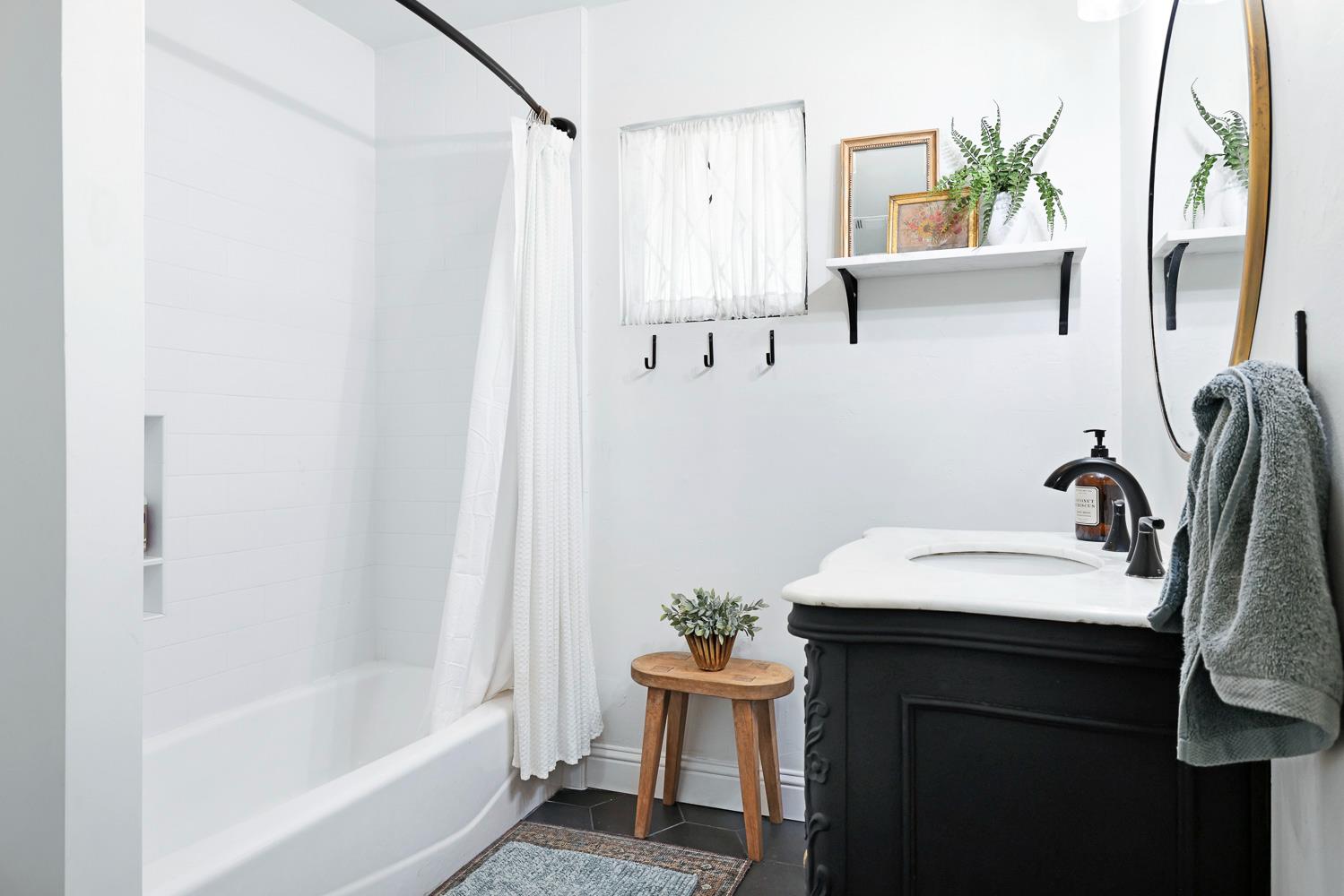 733 W Gettysburg Ave, Fresno, CA 93705