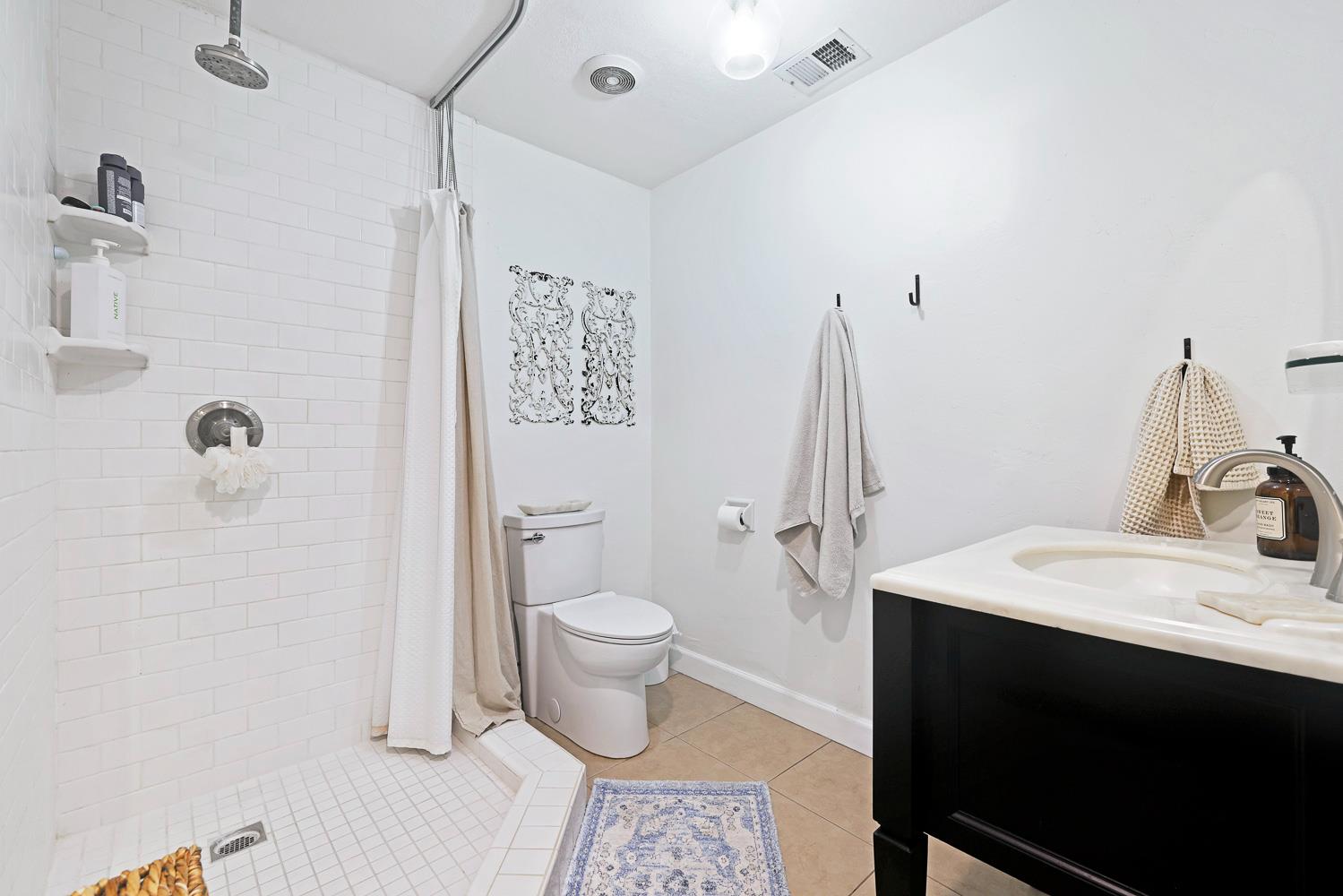 733 W Gettysburg Ave, Fresno, CA 93705